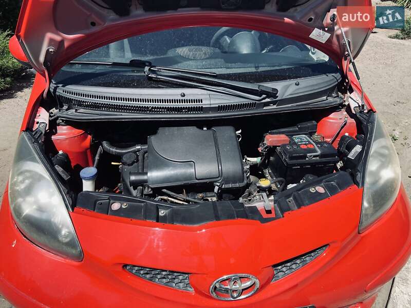 Хетчбек Toyota Aygo 2006 в Павлограді