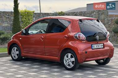 Хетчбек Toyota Aygo 2012 в Буську