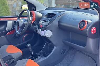 Хетчбек Toyota Aygo 2012 в Буську