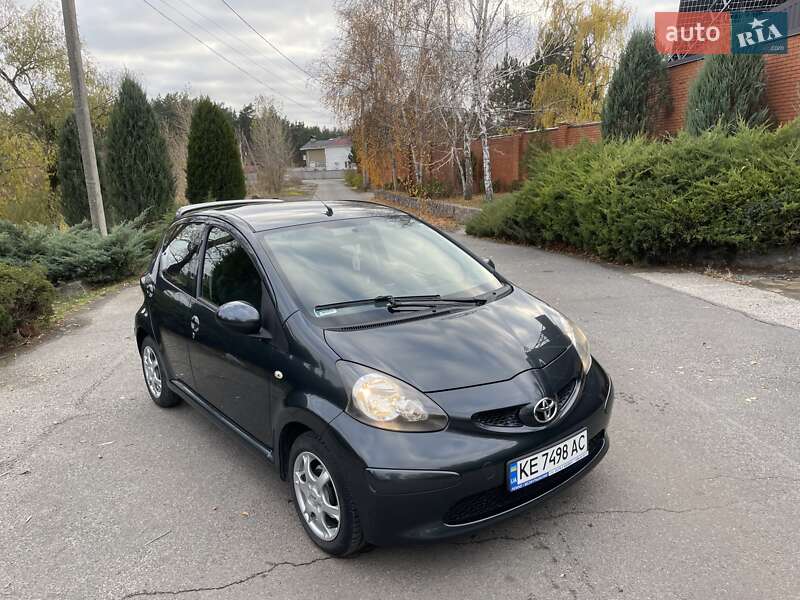 Хетчбек Toyota Aygo 2005 в Новомосковську