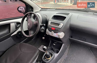 Хетчбек Toyota Aygo 2012 в Сарнах