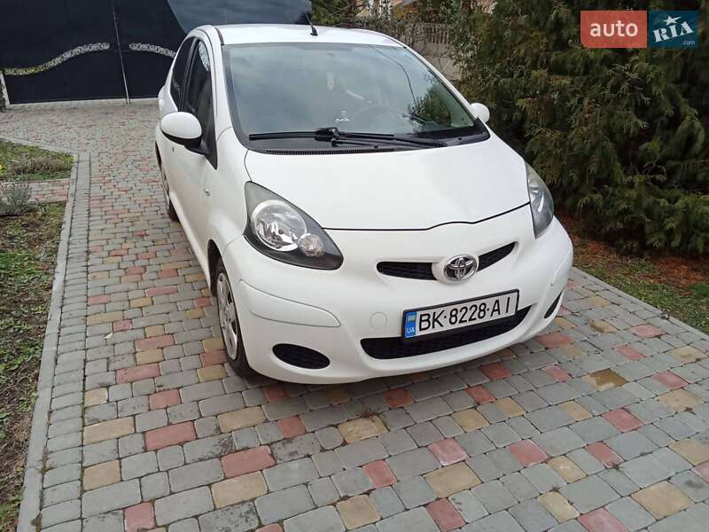 Хэтчбек Toyota Aygo 2011 в Ровно