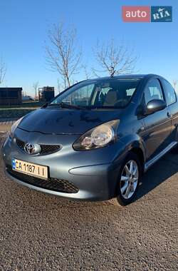 Хэтчбек Toyota Aygo 2008 в 