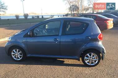 Хэтчбек Toyota Aygo 2008 в 