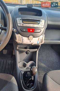 Хэтчбек Toyota Aygo 2008 в 