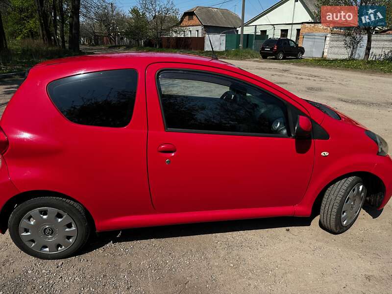 Хетчбек Toyota Aygo 2006 в Сумах