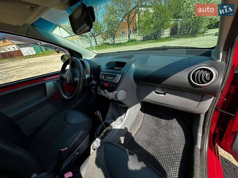Хетчбек Toyota Aygo 2006 в Сумах