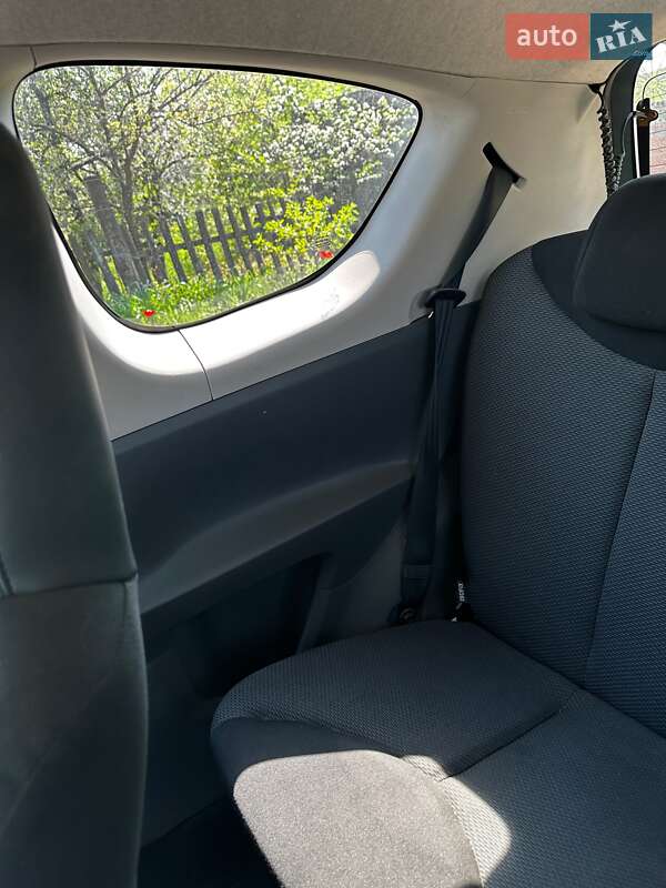 Хетчбек Toyota Aygo 2006 в Сумах
