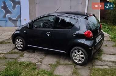 Хэтчбек Toyota Aygo 2006 в 