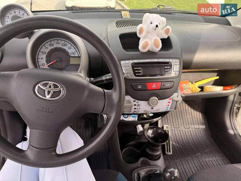 Хэтчбек Toyota Aygo 2013 в Прилуках
