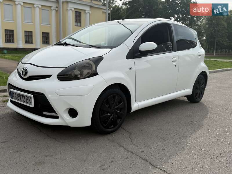 Хэтчбек Toyota Aygo 2013 в Прилуках