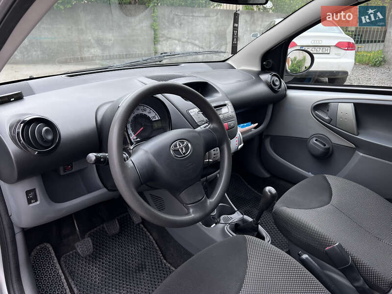 Хетчбек Toyota Aygo 2011 в Луцьку