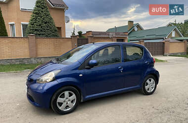 Хэтчбек Toyota Aygo 2007 в 