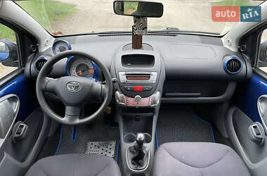 Хэтчбек Toyota Aygo 2007 в 