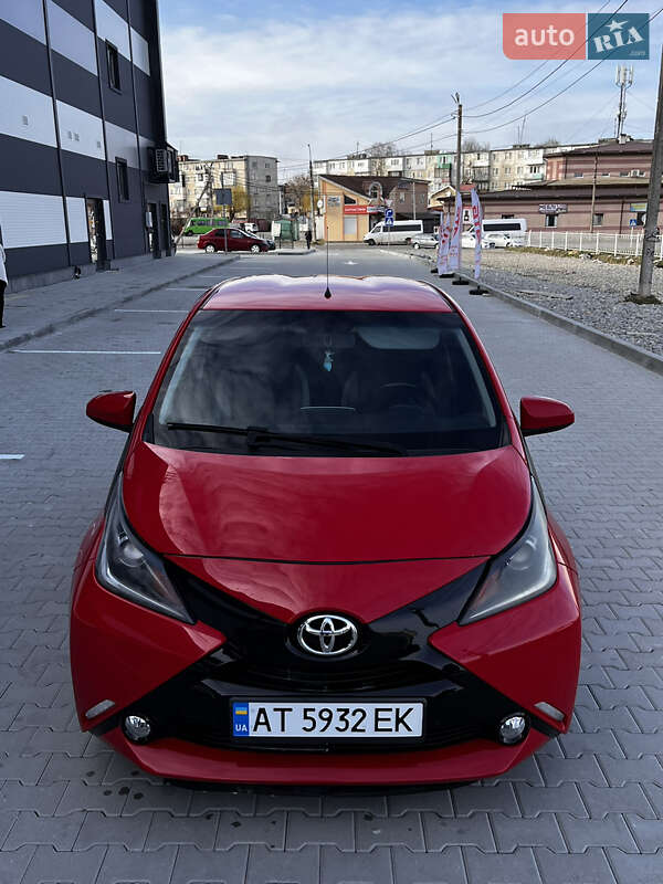 Хэтчбек Toyota Aygo 2016 в 