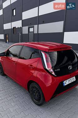 Хэтчбек Toyota Aygo 2016 в 