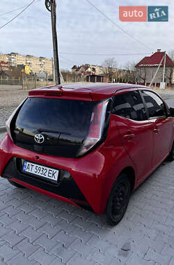 Хэтчбек Toyota Aygo 2016 в 