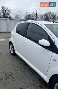 Хэтчбек Toyota Aygo 2011 в Ирпене