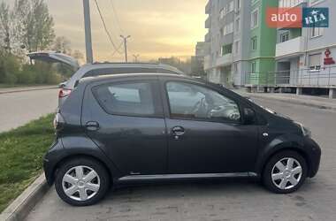 Хэтчбек Toyota Aygo 2009 в 