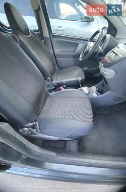 Хэтчбек Toyota Aygo 2009 в 