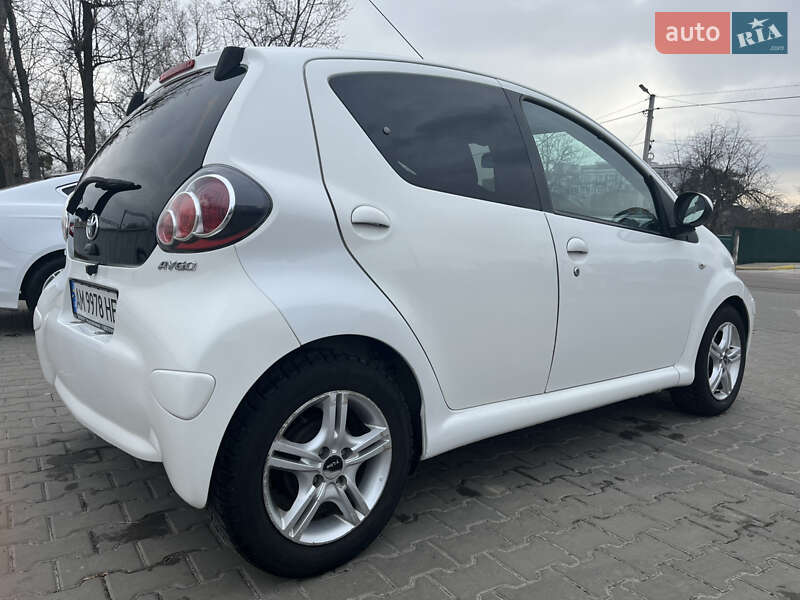 Хэтчбек Toyota Aygo 2011 в Коростышеве