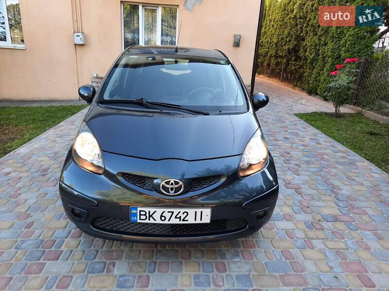 Хэтчбек Toyota Aygo 2006 в Ровно
