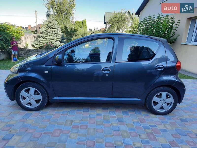 Хэтчбек Toyota Aygo 2006 в Ровно
