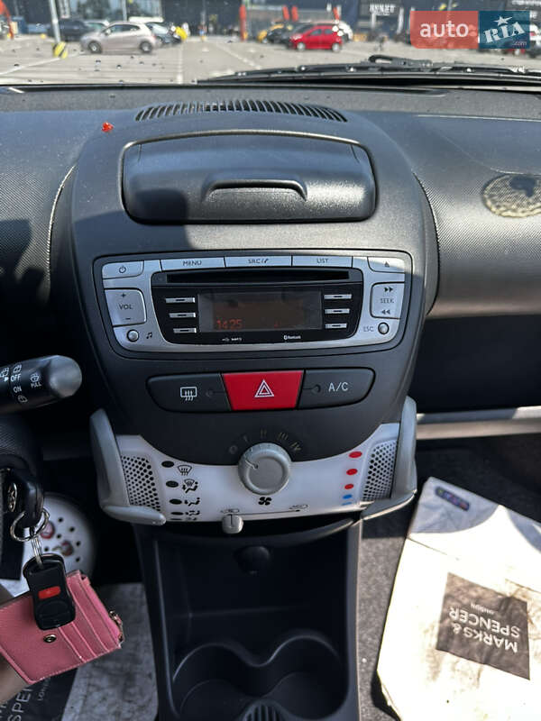 Хетчбек Toyota Aygo 2014 в Києві