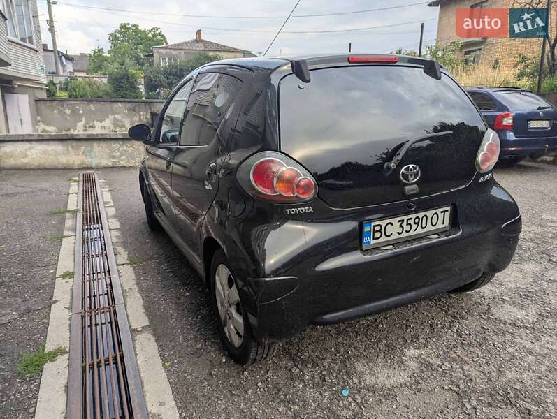 Хетчбек Toyota Aygo 2013 в Львові