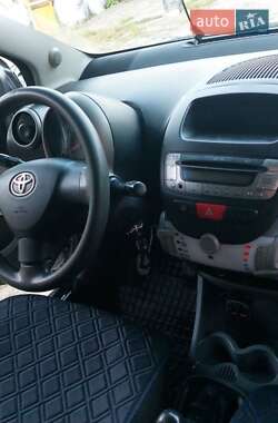 Хетчбек Toyota Aygo 2010 в 