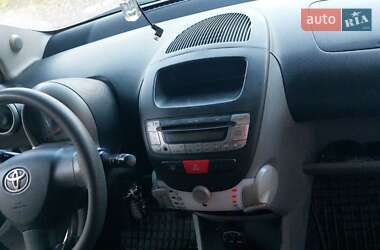 Хетчбек Toyota Aygo 2010 в 