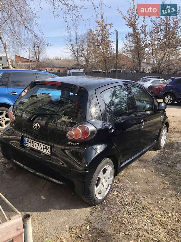 Хэтчбек Toyota Aygo 2011 в Харькове