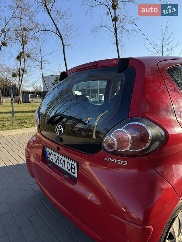 Хэтчбек Toyota Aygo 2012 в Львове