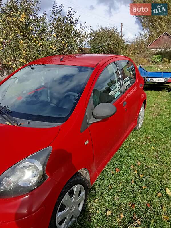 Хэтчбек Toyota Aygo 2008 в Старой Синяве