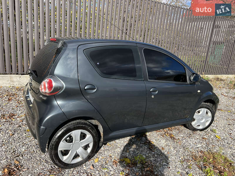 Хэтчбек Toyota Aygo 2010 в Новоднестровске
