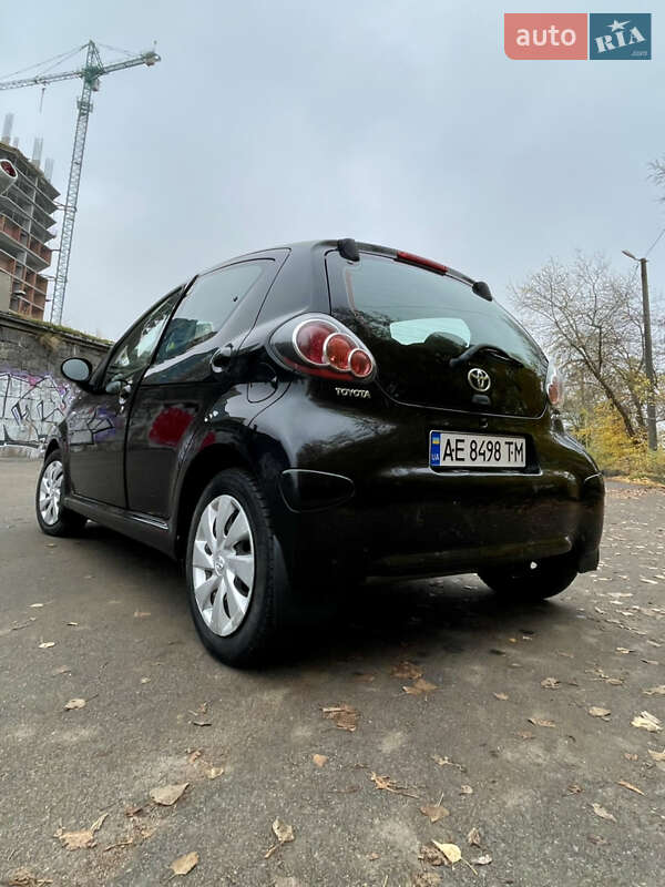 Хэтчбек Toyota Aygo 2012 в Днепре