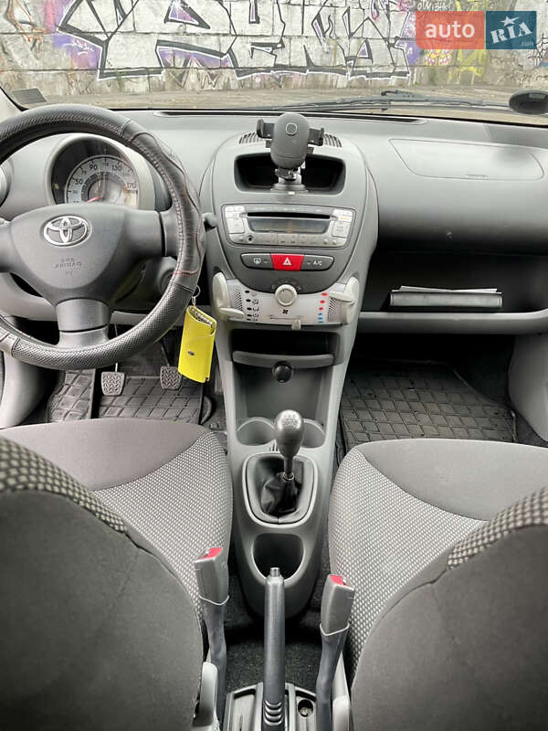 Хэтчбек Toyota Aygo 2012 в Днепре