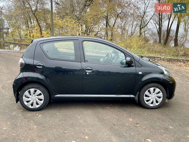 Хэтчбек Toyota Aygo 2012 в Днепре