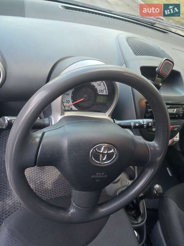 Хэтчбек Toyota Aygo 2007 в Золочеве