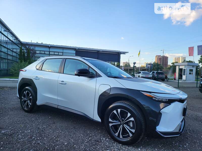 Позашляховик / Кросовер Toyota bZ4X 2023 в Києві