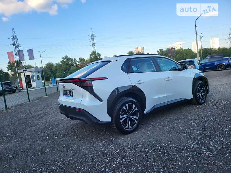 Позашляховик / Кросовер Toyota bZ4X 2023 в Києві