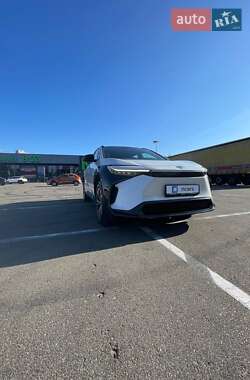 Внедорожник / Кроссовер Toyota bZ4X 2023 в 