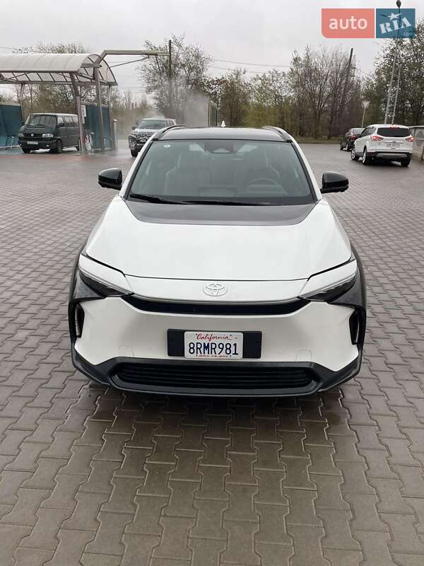 Внедорожник / Кроссовер Toyota bZ4X 2023 в Кривом Роге