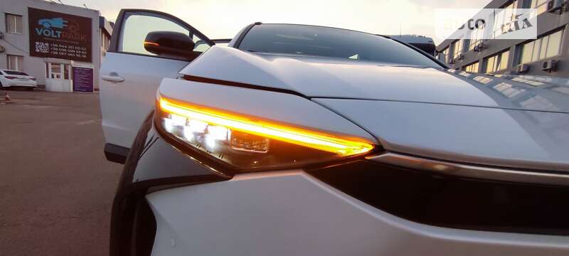 Внедорожник / Кроссовер Toyota bZ4X 2022 в Киеве