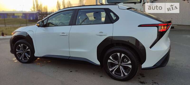 Внедорожник / Кроссовер Toyota bZ4X 2022 в Киеве