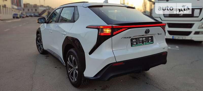 Внедорожник / Кроссовер Toyota bZ4X 2022 в Киеве