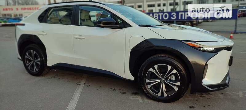 Внедорожник / Кроссовер Toyota bZ4X 2022 в Киеве