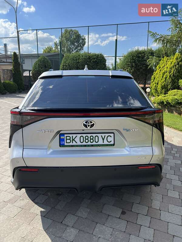 Внедорожник / Кроссовер Toyota bZ4X 2022 в Сарнах