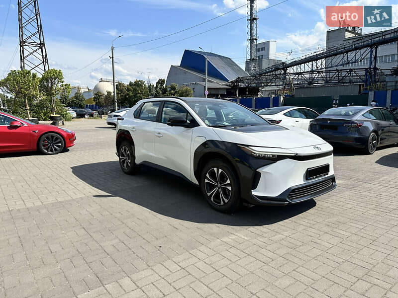 Внедорожник / Кроссовер Toyota bZ4X 2023 в Днепре