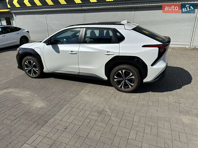 Внедорожник / Кроссовер Toyota bZ4X 2023 в Днепре